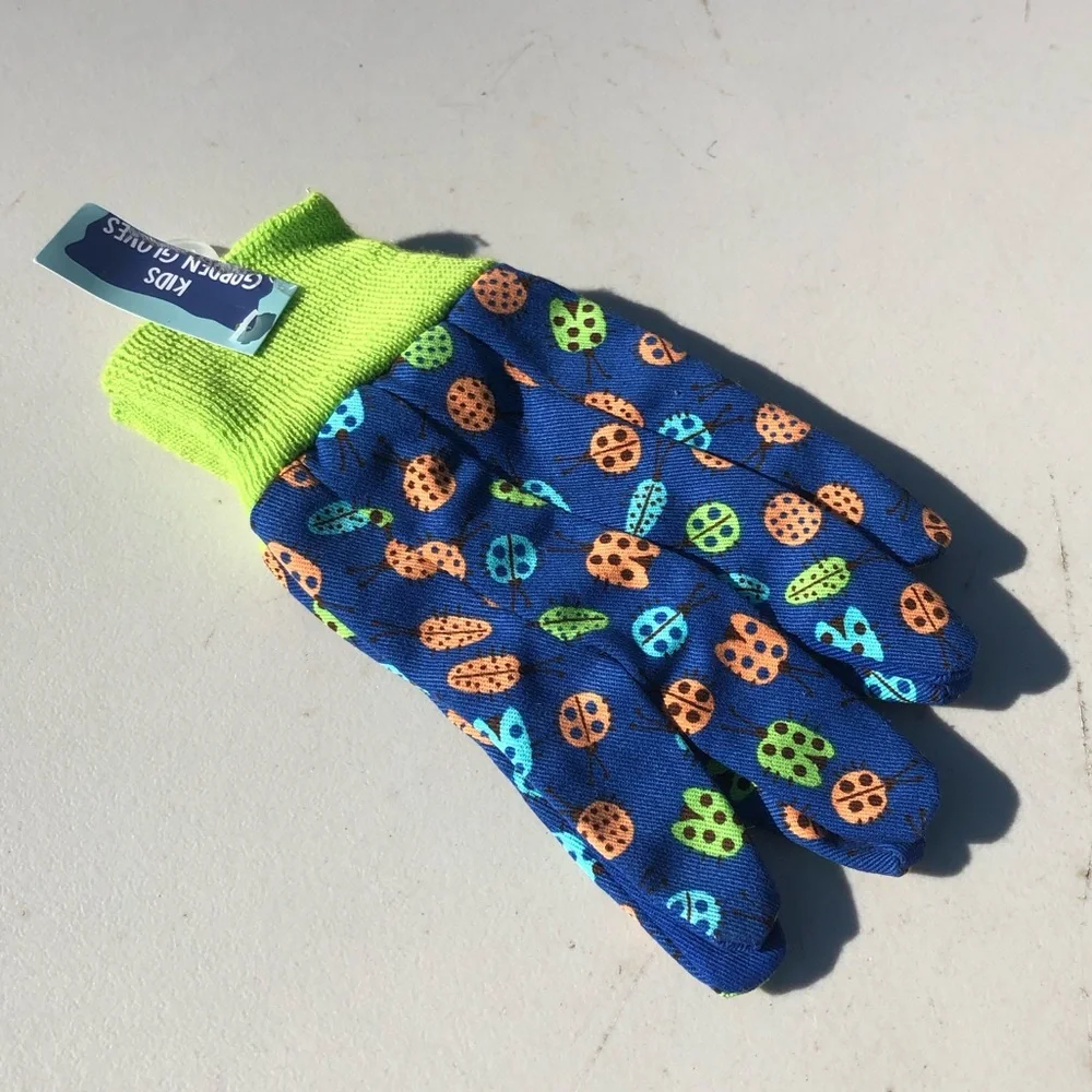 - Ladybug Print Kids Gardening Gloves! NEW!